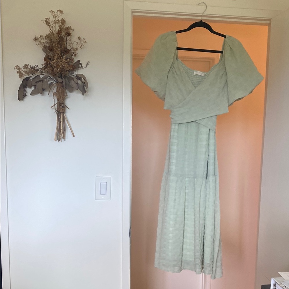 Astr Green Flutter Sleeve Off-the-Shoulder Midi Dress